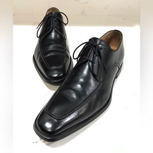Magnanni 13723 Black Lace Up Size 8.5. Used in good condition normal wear